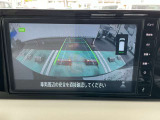 ナビ画面にアラウンドビュ-モニタ-(リアワイド)の映像を映し出しています。  狭い場所での車庫入れをサポ-トしてくれる便利アイテムです。
