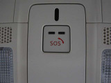 エアバッグ作動時や後突時、もしくは車内のSOSボタンを押した際に緊急通報オペレーターに連携し、救急・警察を手配します。更にオペレーターにも連携、お客様のご要望に応じてロードサービスの手配を行います。