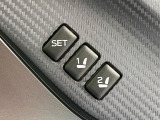 【メモリー機能付きパワーシート】ドライバーごとに設定したシート位置を記憶して、ボタン一つで切り替えできる便利な機能!運転する方が複数名いらっしゃるご家庭におすすめです♪