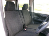 ゆったりと座れるフロントシート、長距離ドライブも苦になりません。