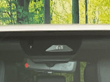 【トヨタセーフティセンス】走行中に前方の車両等を認識し、衝突しそうな時は警報とブレーキで衝突回避と被害軽減をアシスト。より安全にドライブをお楽しみいただけます。