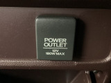 対応のケーブルがあれば車内でスマホなどの充電が可能です☆