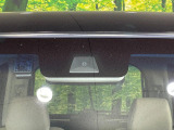 【ホンダセンシング】走行中に前方の車両等を認識し、衝突しそうな時は警報とブレーキで衝突回避と被害軽減をアシスト。より安全にドライブをお楽しみいただけます。