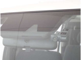 サポカーSとは、衝突被害軽減ブレーキに加えて、高齢者に多いと言われている踏み間違い事故防止をサポートする機能です。詳しくは販売店スタッフまでおたずねください。