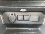 【USB端子】USB接続もついていますので携帯などの電子機器の充電にも使えて便利です♪