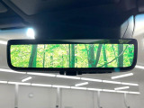【デジタルインナーミラー】後席の大きな荷物や同乗者で後方が確認しづらい時でも安心!カメラが撮影した車両後方の映像をルームミラー内に表示。クリアな視界で状況の確認が可能です!