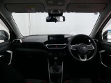 見通しのよいすっきりとした視界で、誰でも運転しやすいです。運転のしやすさは疲れにくさにも繋がりますよ♪