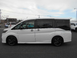 新車ディーラーの中古車コーナーです。保証・整備料金は車両価格に含まれております。諸費用まで入った支払総額は魅力的な価格になっていると思います。
