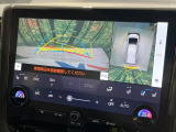 【パノラミックビューモニター】専用のカメラにより、上から見下ろしたような視点で360度クルマの周囲を確認することができます☆死角部分も確認しやすく、狭い場所での切り返しや駐車もスムーズに行えます。