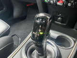 車両の詳細、ご質問につきましては、弊社営業スタッフまでお気軽にご連絡下さいませ。遠方のお客様には実車の詳細画像送信も承ります。