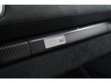 250万円を超える高額オプションであるヴァイザッハパッケージを装備。さまざまな箇所にカーボンパーツが使用され、よりスポーティーな見た目となっております。