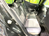 後部座席も気になるようなキズ・汚れやへたり等、大きなダメージはなく、良好な状態です。