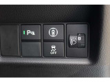 いつでも、どんな場面でも、不安なく安心して運転できるように、ドライバーと一緒に周囲に気を配り、もしもに備える、Honda SENSINGのさまざまな機能や装備が充実しています。