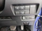運転席下、各種操作スイッチ