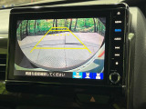 【バックカメラ】駐車時に後方がリアルタイム映像で確認できます。大型商業施設や立体駐車場での駐車時や、夜間のバック時に大活躍!運転スキルに関わらず、今や必須となった装備のひとつです!