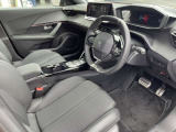 運転中の視線移動を抑えるレイアウトの「iCockpit」。