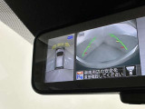ルームミラーにクリヤーなカメラ映像で後方視界サポート!車両周囲安全確認にも役立つ、アラウンドビューモニター映像 スマート・ルームミラー装備!