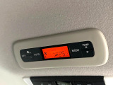 【リアオートエアコン】広い後部座席には必須の機能!風量や温度を自動で調整し前席と同様な車内環境にしてくれるリアオートエアコンを装備。夏の暑さも冬の寒さもストレスなく快適にお過ごしいただけます♪