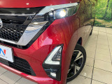 【LEDヘッドライト】悪天候や夜間走行時も良好な視界を確保し安心して運転できる高輝度LEDヘッドライトを装備!点灯速度が早く、消費電力も抑えられています。