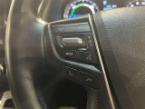 【ステアリングスイッチ】運転中に視線を前に向けたまま操作できます。