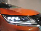 アダプティブLEDヘッドライトシステムです対向車や先行車に照射しないよう自動でハイビームの照射範囲を切り替えます 夜間走行時とても役立ちます
