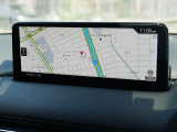 マツダコネクトの10.25インチワイドセンターディスプレイです。『Android Auto』『Apple CarPlay』や独自のコネクテッドサービスに対応したインターフェイスシステムです。
