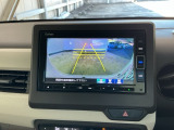 【バックカメラ】運転が苦手な方も車庫入れラクラクです!ギアをリバースに入れれば自動的に切り換わりますので、面倒な操作は不要です♪狭い駐車場もお車を傷つけず安心ですね!