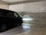 LEDヘッドランプです。十分な明るさを保ちつつも消費電力が少なく、バルブ寿命も長いのが特徴です。瞬時にMAXの光量を発揮するのもLEDならではです。