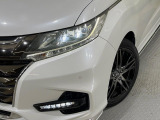 【LEDヘッドライト】悪天候や夜間走行時も良好な視界を確保し安心して運転できる高輝度LEDヘッドライトを装備!点灯速度が早く、消費電力も抑えられています。