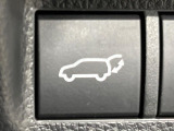 【パワーバックドア】スマートキーや運転席のボタンを押すだけでリアゲートが自動で開閉します!荷物を持っている時や、高い位置にあるバックドアを閉める際に便利な機能です♪