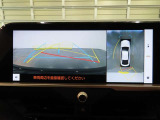 パノラミックビューモニター付きです。車両を上から見たような映像をディスプレイオーディオ画面に表示。運転席からの目視だけでは見にくい、車両周辺の状況をリアルタイムでしっかり確認できます。