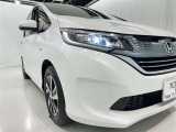 明るいライトが夜道を明るく照らしてくれます。 運転する上で、道路状況をいかに早く認識できるか重要なポイントです。 白色光が暗い道も明るく照らしてくれますよ。