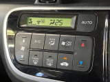【オートエアコン】一度お好みの温度に設定すれば、車内の温度を検知し風量や温度を自動で調整。暑い&hellip;寒い&hellip;と何度もスイッチ操作をする必要はありません。快適な車内空間には必須の機能ですね♪