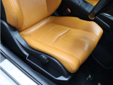 禁煙車ですので焦げや臭いなどはございません。気持良くお乗り頂けます。