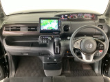 【前方視界】開放的な前方視界!運転がしやすく疲れにくいです♪窓が大きく、見通しがとっても良いおクルマですよ♪