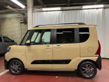 【スマートアシスト搭載車】 衝突回避支援ブレーキ機能(対車両・歩行者)、衝突警報機能(対車両・対歩行者)、誤発信抑制制御機能などの機能で安全な運転をサポートします。