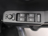 パワーウィンドゥ 運転席ドアスイッチ照明付です。電動格納ミラーも手元でワンモーションで可能です。