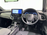 運転席まわりです。 各操作スイッチは使いやすい位置に配置されてます。