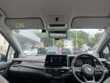 視界広々で運転しやすいインパネ