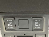 両側電動スライドドア