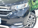 【LEDヘッドライト】悪天候や夜間走行時も良好な視界を確保し安心して運転できる高輝度LEDヘッドライトを装備!点灯速度が早く、消費電力も抑えられています。