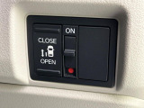 【パワースライドドア】スマートキーや運転席のスイッチでスライドドアの開閉が可能♪電動だから力を入れてドアを開ける必要が無く、小さいお子様でも、重い荷物を持っている時もラクに開け閉めできます♪