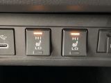 運転席と助手席にシートヒーターが付いています☆寒い時期に腰周りを温めてくれるので体全体が温まりやすいのは勿論、暖房と違い顔に風が当たらないので、乾燥肌やドライアイの方でも大丈夫☆