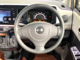 インテリアに合わせたデザインのステアリングは、運転される方のことも考え、運転しやすい形状、大きさです。是非一度、実際に触ってお確かめください。