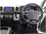 高いホールド性で運転姿勢が安定します。長距離ドライブでも疲れにくいのが魅力です。快適なドライビングライフをお送りください♪