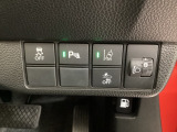 障害物センサー搭載!車両前方と後方に搭載されたセンサーが周辺の障害物を検知します!多彩な先進機能で運転がもっと安心に!もっと快適に!ホンダセンシング装着車☆