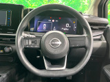 インテリアに合わせたデザインのステアリングは、運転される方のことも考え、運転しやすい形状、大きさです。是非一度、実際に触ってお確かめください。