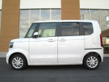 納車前には外装・内装のクリーニングを実施しております。クリーニングはご協力をいただいている業者様と共同でより良い品質を追求しております。※車両状態によっては店頭展示前に実施
