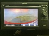 【バックカメラ】運転が苦手な方も車庫入れラクラクです!ギアをリバースに入れれば自動的に切り換わりますので、面倒な操作は不要です♪狭い駐車場もお車を傷つけず安心ですね!
