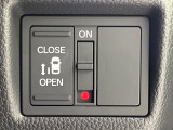 【パワースライドドア】スマートキーや運転席のスイッチでスライドドアの開閉が可能♪電動だから力を入れてドアを開ける必要が無く、小さいお子様でも、重い荷物を持っている時もラクに開け閉めできます♪